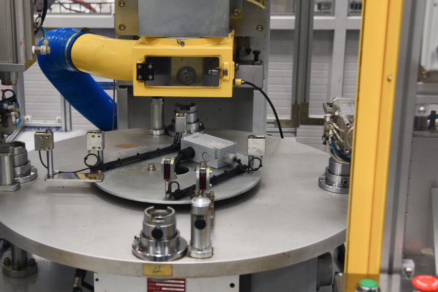 Fabricación robotizada y pruebas de calidad de los terminales de dirección SH Auto Parts