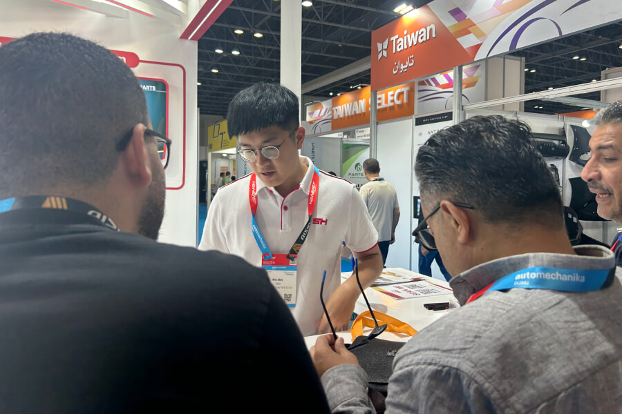 Los fabricantes de autopartes buscan nuevos clientes en las exposiciones automotrices